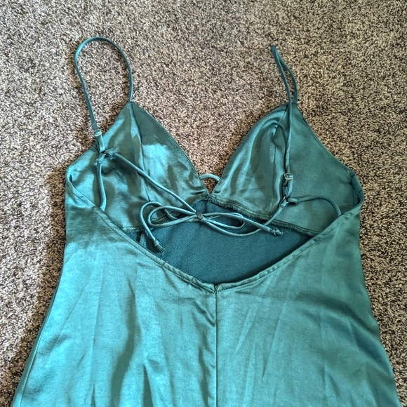 Green silvery fitted midi dress size medium - Picture 4 of 5